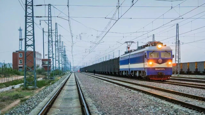 行駛的火車(chē).jpg 行駛的火車(chē).jpg